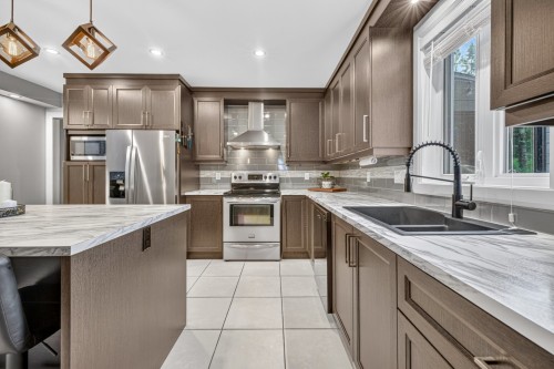 Kitchen - 16A  - 16B Route De Duchesnay, Sainte-Catherine-De-La-Jacques-Cartier, QC - Indoor Photo Showing Kitchen With Double Sink With Upgraded Kitchen