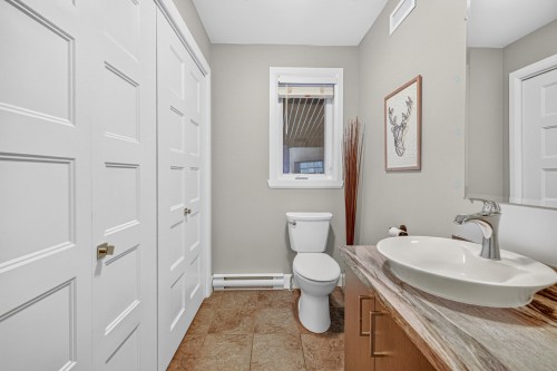 Powder room - 16A  - 16B Route De Duchesnay, Sainte-Catherine-De-La-Jacques-Cartier, QC - Indoor Photo Showing Bathroom