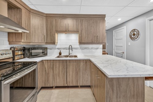 Kitchen - 16A  - 16B Route De Duchesnay, Sainte-Catherine-De-La-Jacques-Cartier, QC - Indoor Photo Showing Kitchen With Upgraded Kitchen
