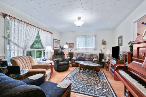 Living Room - 1975 Rue De La Villa-Des-Pins, Sainte-Julienne, QC - Indoor Photo Showing Living Room