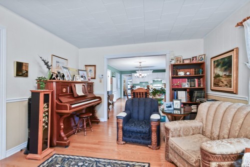 Living Room - 1975 Rue De La Villa-Des-Pins, Sainte-Julienne, QC - Indoor Photo Showing Living Room