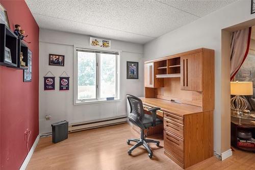 201-85 Swindon Way, Winnipeg, MB - Indoor Photo Showing Office