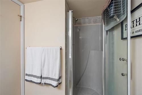 201-85 Swindon Way, Winnipeg, MB - Indoor Photo Showing Bathroom