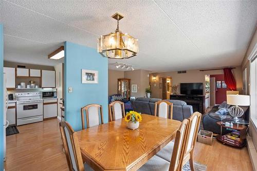 201-85 Swindon Way, Winnipeg, MB - Indoor Photo Showing Dining Room