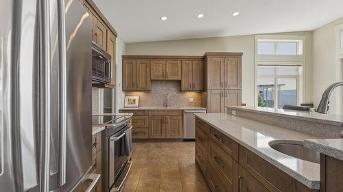 8964 Davidson Place, Vernon, BC - Indoor Photo Showing Kitchen With Upgraded Kitchen