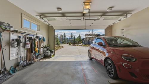 8964 Davidson Place, Vernon, BC - Indoor Photo Showing Garage