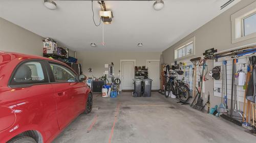 8964 Davidson Place, Vernon, BC - Indoor Photo Showing Garage
