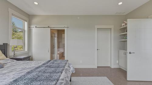8964 Davidson Place, Vernon, BC - Indoor Photo Showing Bedroom
