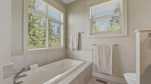 8964 Davidson Place, Vernon, BC - Indoor Photo Showing Bathroom