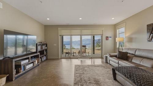 8964 Davidson Place, Vernon, BC - Indoor Photo Showing Living Room