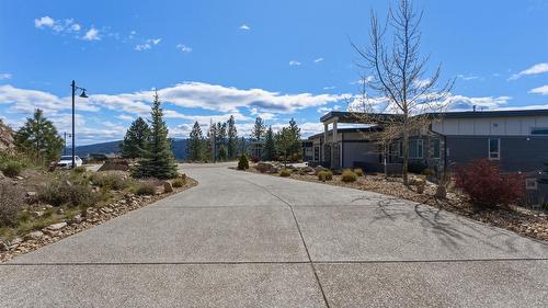 8964 Davidson Place, Vernon, BC - Outdoor