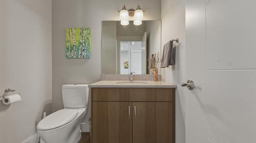 8964 Davidson Place, Vernon, BC - Indoor Photo Showing Bathroom