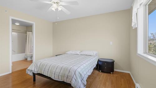 401-265 Froelich Road, Kelowna, BC - Indoor Photo Showing Bedroom