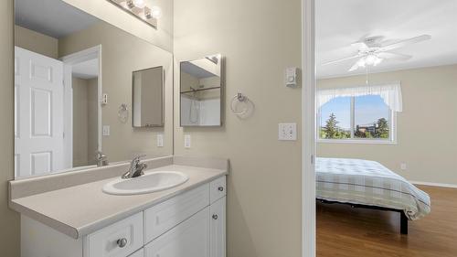 401-265 Froelich Road, Kelowna, BC - Indoor Photo Showing Bathroom