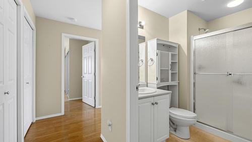 401-265 Froelich Road, Kelowna, BC - Indoor Photo Showing Bathroom