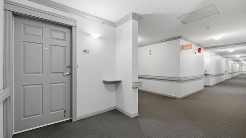 401-265 Froelich Road, Kelowna, BC - Indoor Photo Showing Other Room