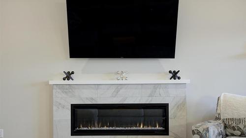 2383 Hawks Boulevard, West Kelowna, BC - Indoor Photo Showing Living Room With Fireplace