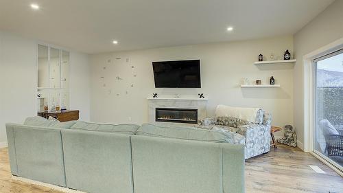 2383 Hawks Boulevard, West Kelowna, BC - Indoor Photo Showing Living Room With Fireplace