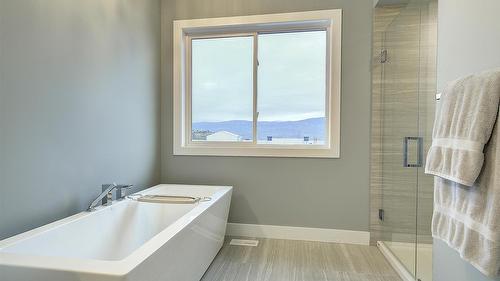 2383 Hawks Boulevard, West Kelowna, BC - Indoor Photo Showing Bathroom