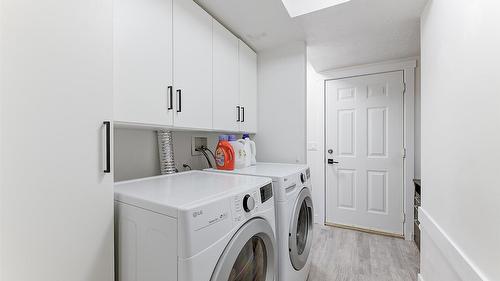 113-1390 Dilworth Crescent, Kelowna, BC - Indoor Photo Showing Laundry Room