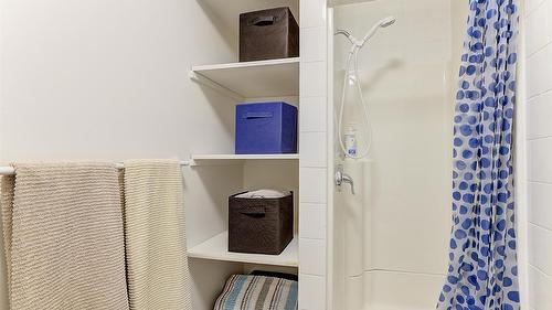 113-1390 Dilworth Crescent, Kelowna, BC - Indoor Photo Showing Bathroom