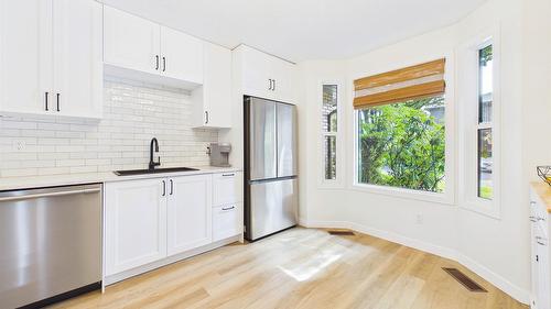 162-1995 Burtch Road, Kelowna, BC - Indoor Photo Showing Kitchen