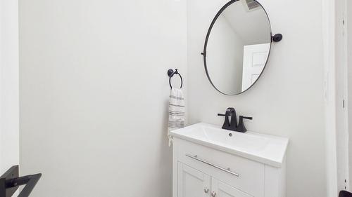 162-1995 Burtch Road, Kelowna, BC - Indoor Photo Showing Bathroom