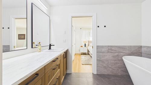 162-1995 Burtch Road, Kelowna, BC - Indoor Photo Showing Bathroom