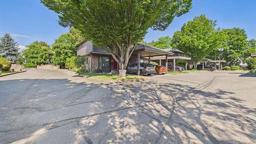 162-1995 Burtch Road, Kelowna, BC - Outdoor