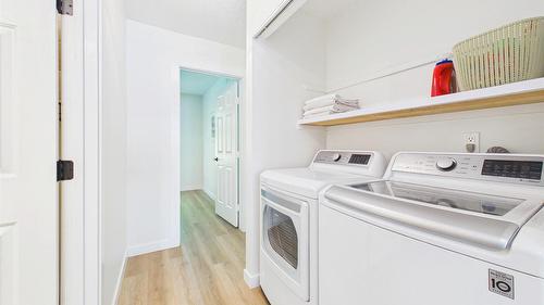 162-1995 Burtch Road, Kelowna, BC - Indoor Photo Showing Laundry Room