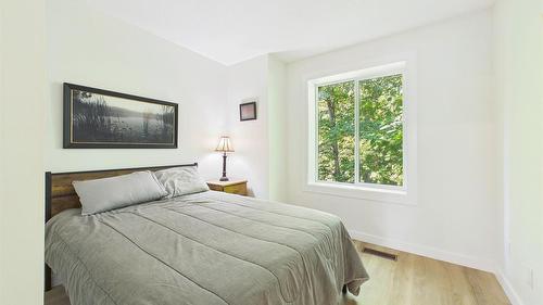 162-1995 Burtch Road, Kelowna, BC - Indoor Photo Showing Bedroom
