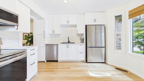 162-1995 Burtch Road, Kelowna, BC - Indoor Photo Showing Kitchen With Upgraded Kitchen