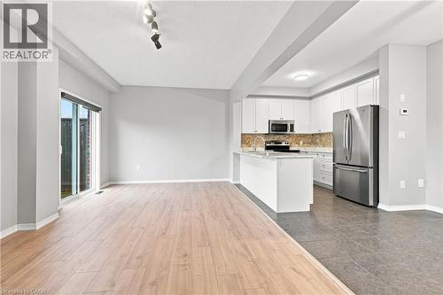 5065 Serena Drive, Beamsville, ON - Indoor Photo Showing Kitchen