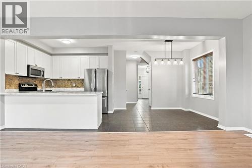 5065 Serena Drive, Beamsville, ON - Indoor Photo Showing Kitchen