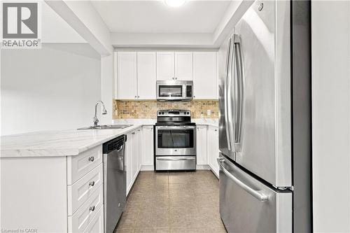 5065 Serena Drive, Beamsville, ON - Indoor Photo Showing Kitchen