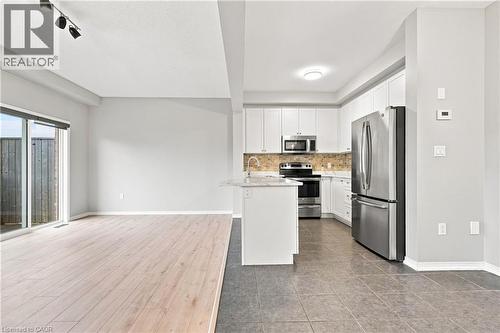 5065 Serena Drive, Beamsville, ON - Indoor Photo Showing Kitchen