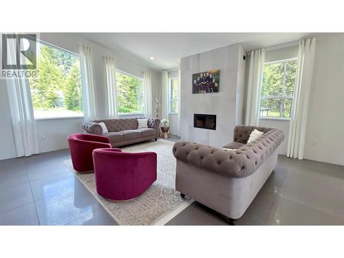 155 Caitlin Road, Christina Lake, BC - Indoor Photo Showing Living Room With Fireplace