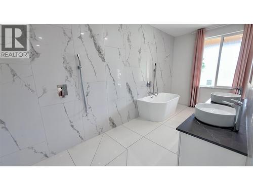 155 Caitlin Road, Christina Lake, BC - Indoor Photo Showing Bathroom
