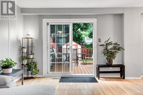 10 Estelle Crescent, Ottawa, ON - Indoor Photo Showing Living Room