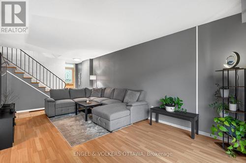 10 Estelle Crescent, Ottawa, ON - Indoor Photo Showing Living Room