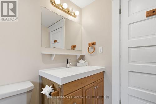 6345 Barker Street, Niagara Falls (Dorchester), ON - Indoor Photo Showing Bathroom