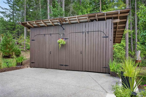 1258 Barr Dr, Merville, BC 