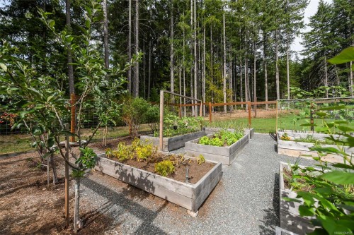 1258 Barr Dr, Merville, BC 