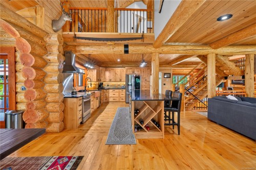 1258 Barr Dr, Merville, BC 