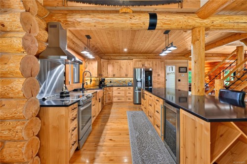 1258 Barr Dr, Merville, BC 