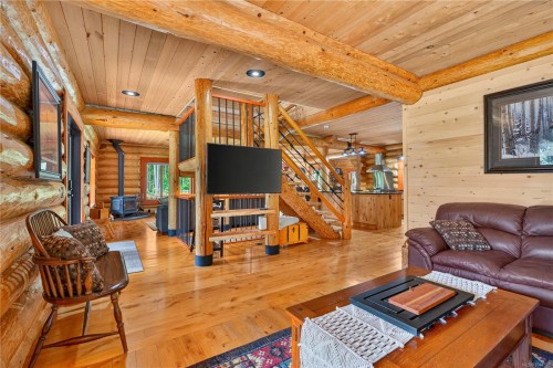 1258 Barr Dr, Merville, BC 