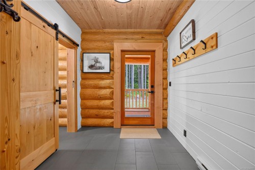 1258 Barr Dr, Merville, BC 
