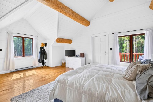 1258 Barr Dr, Merville, BC 