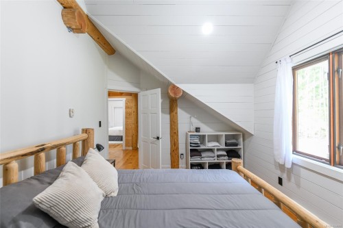 1258 Barr Dr, Merville, BC 