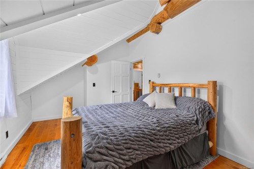 1258 Barr Dr, Merville, BC 